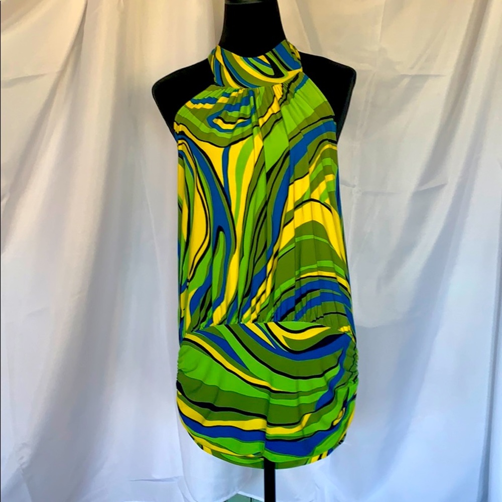 Multi color backless top